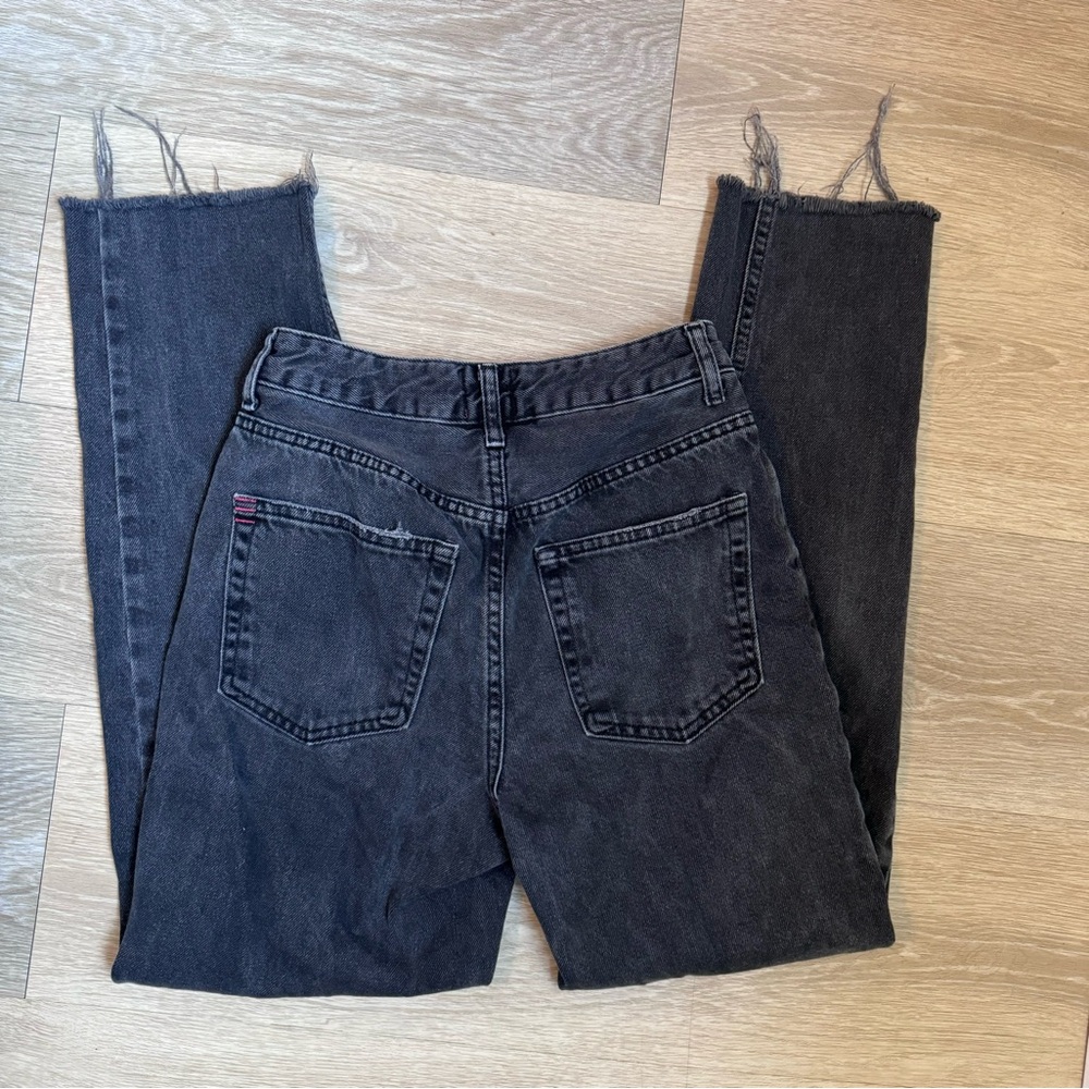 BDG Black Washed Mom Jeans Raw Hem High Waist Size 24 - Picture 3 of 5